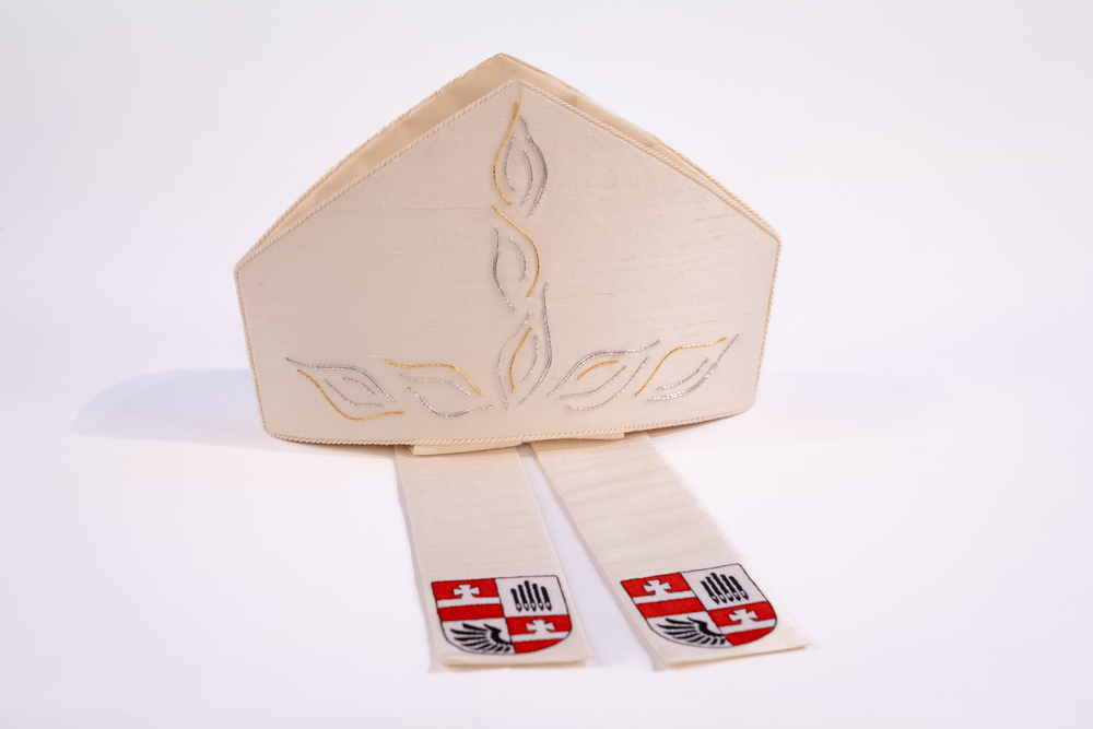 Die Mitra von Erzbischof Josef Grünwidl